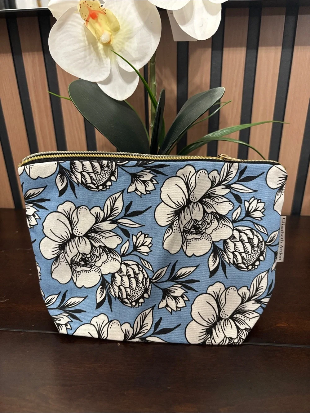 Elizabeth Arden Blue and Cream Floral Cosmetic Pouch